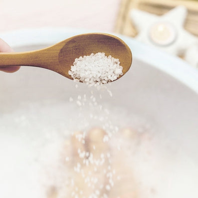 Dove Renewing Care Bath Salts Peony & Rose 900g